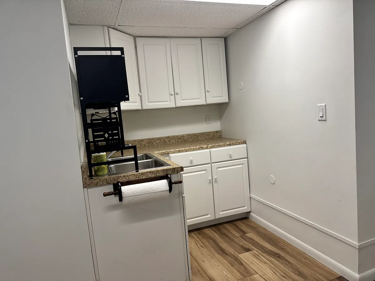 Building Photo - 106 Elk St #3