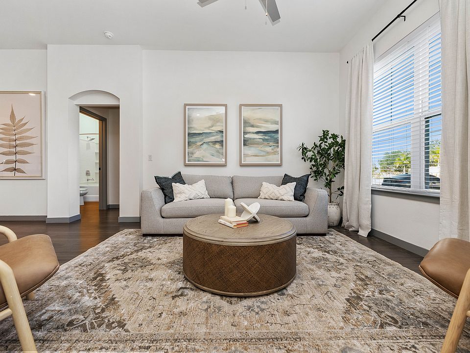 Living Room | Ebbtide Villas & Flats