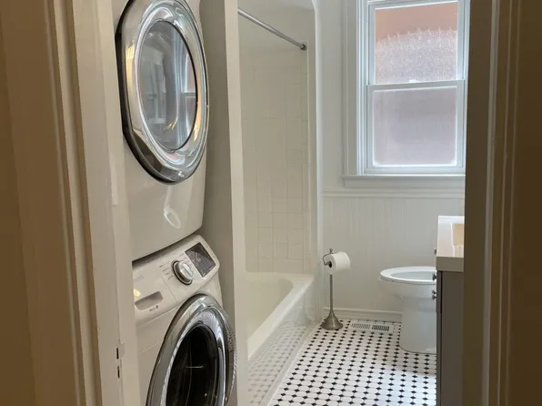 318 S Hanley Rd APT 1S, Saint Louis, MO 63105