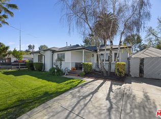 19010 Bessemer St, Reseda, CA 91335