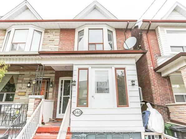 140 Essex St #2, Toronto, ON M6G 1T5
