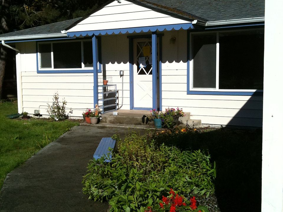 Front Sidewalk & Garden