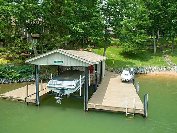 3rd image of 300 Deerwood Dr