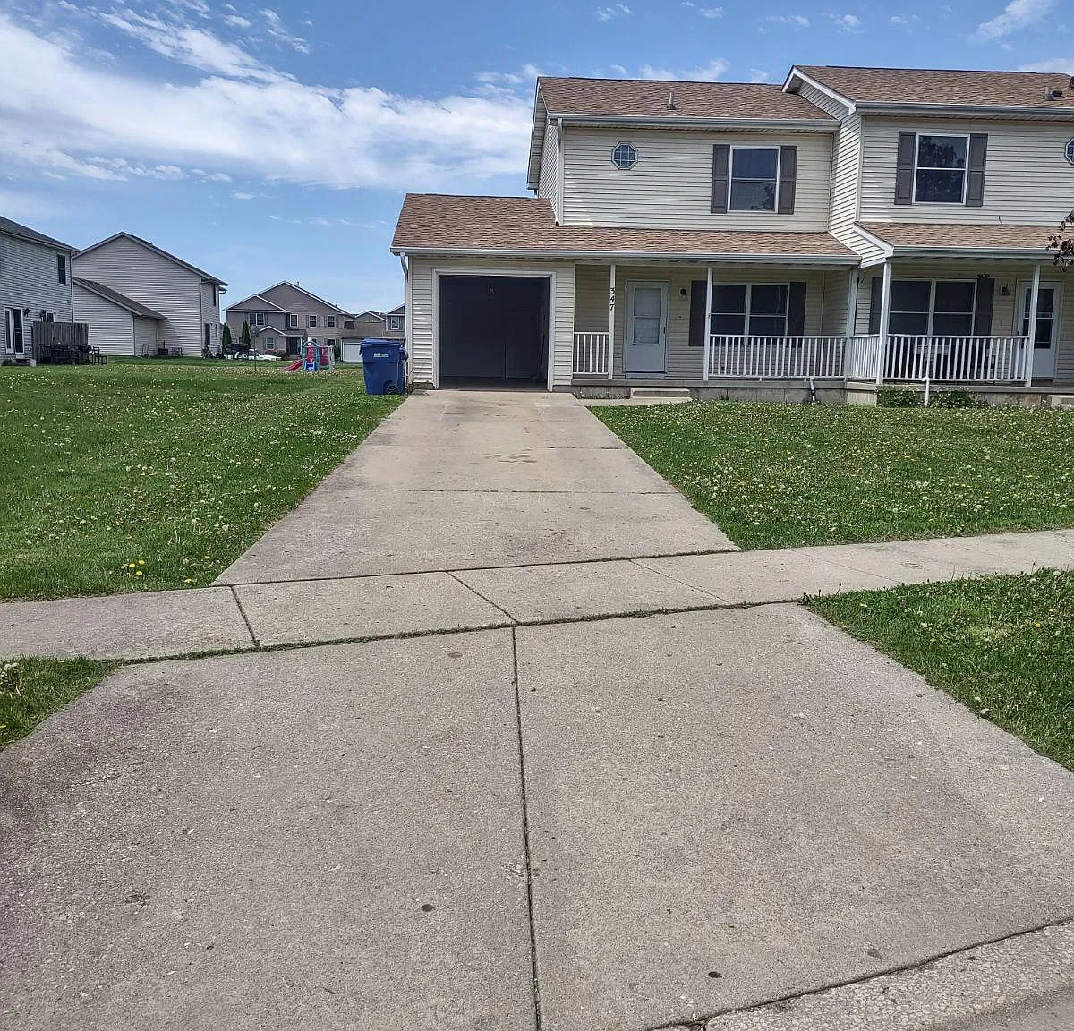 4 bed, 1.5 bath, 1430 sqft, $1,800 — Photo 1
