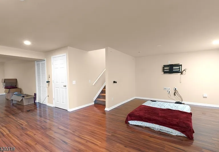 72 Albert Ct — Photo 22