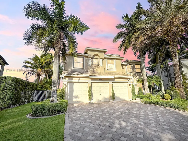 5028 SW 170th Ave — Photo 3