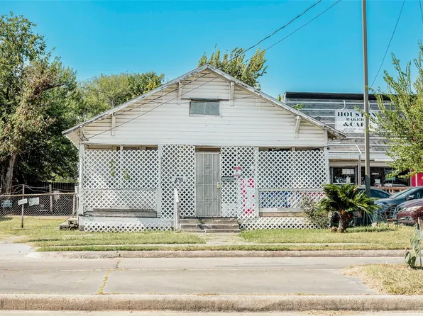 2411 Fulton St, Houston, TX 77009