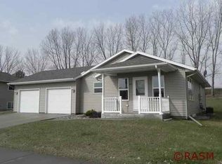 2105 Bunker Ln, Saint Peter, MN 56082