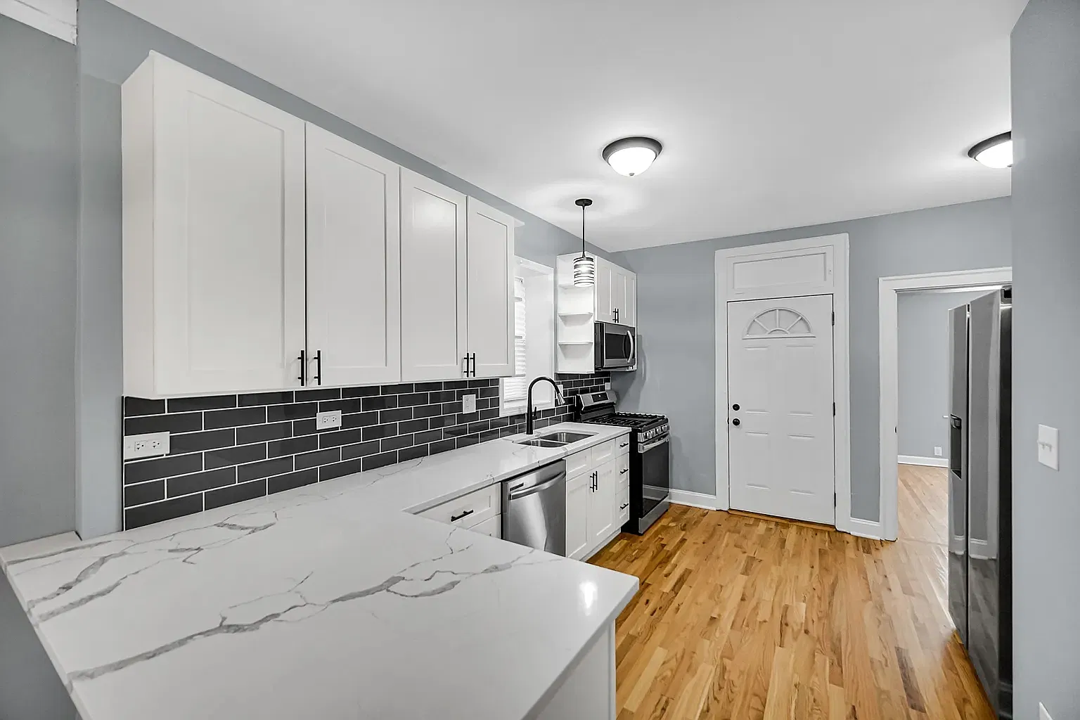 3 bed, 1300 sqft, $1,800 — Photo 2