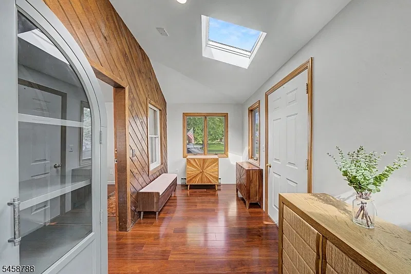 4 bed, 2.0 bath, $4,100 — Photo 3
