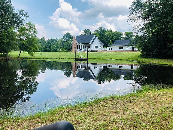 3rd image of 250 Lowery Rd NE