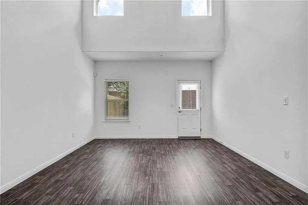3 bed, 2.5 bath, 1844 sqft, $2,199 — Photo 4