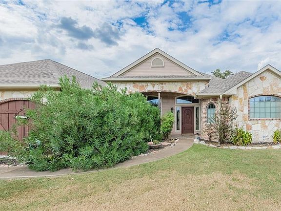 4th image of 1127 Country Bend Dr