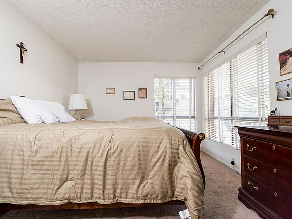 5th image of 324 Chestnut Hill Ct APT 25