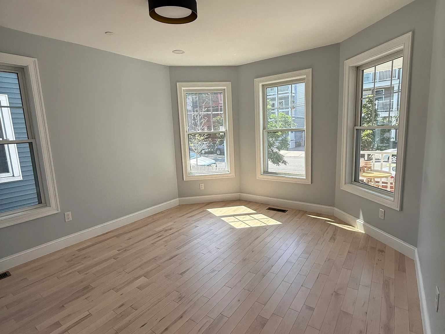 2 bed, 1000 sqft, $2,150 — Photo 2