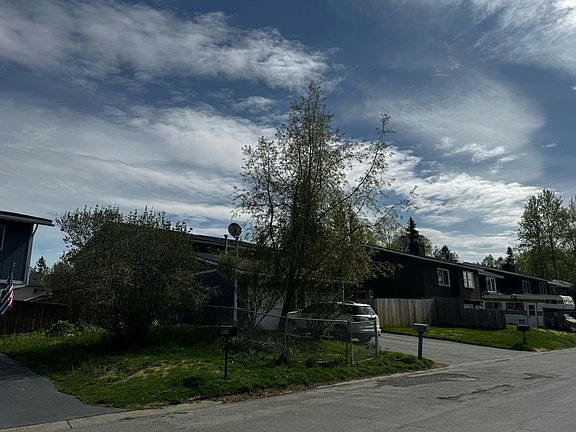 3rd image of 3917 Resurrection Dr