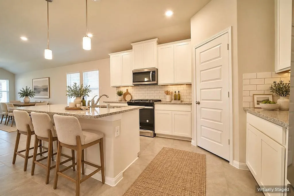 3 bed, 2.0 bath, 1831 sqft, $2,450 — Photo 1