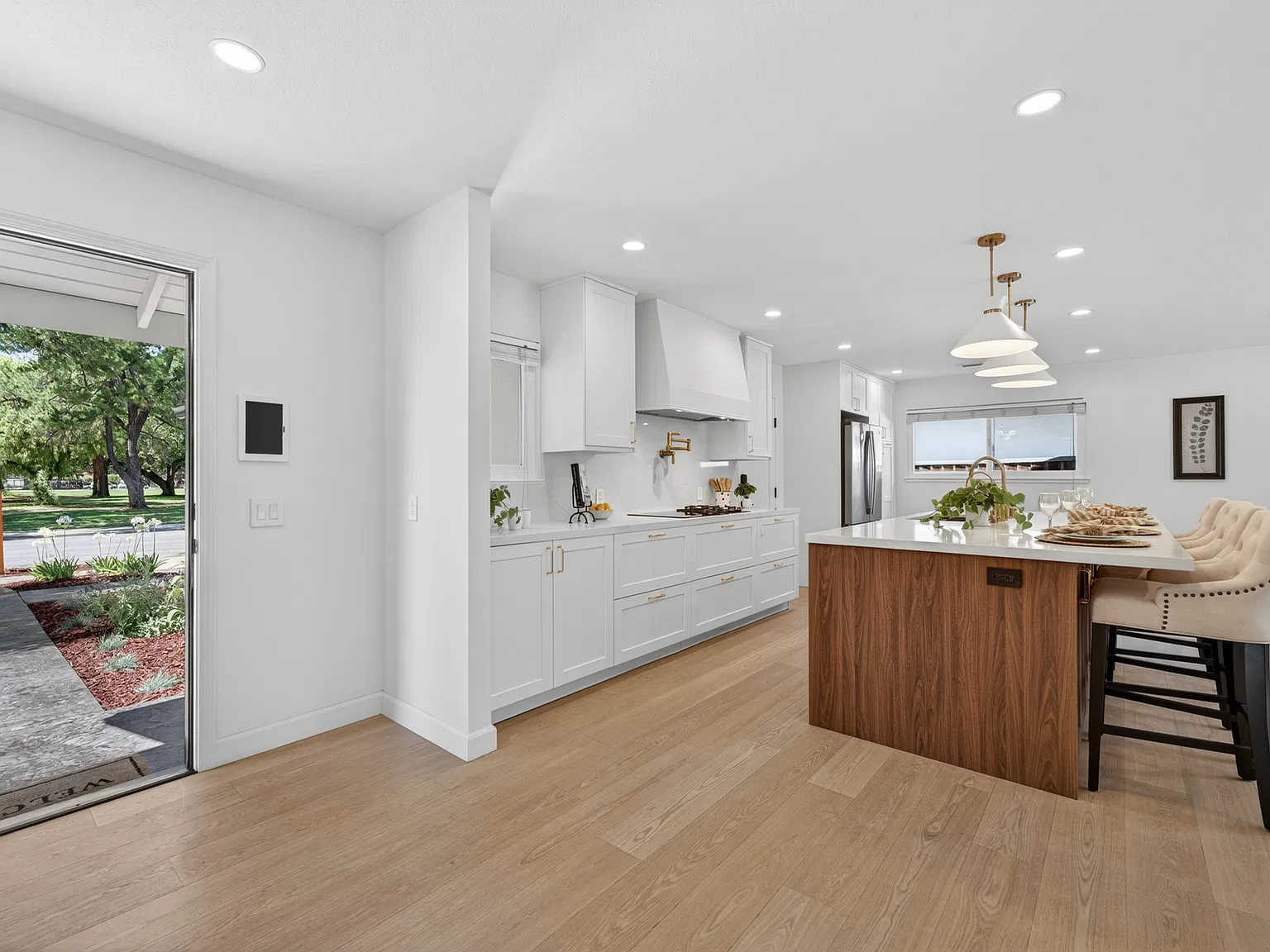 3 bed, 1200 sqft, $5,000 — Photo 3