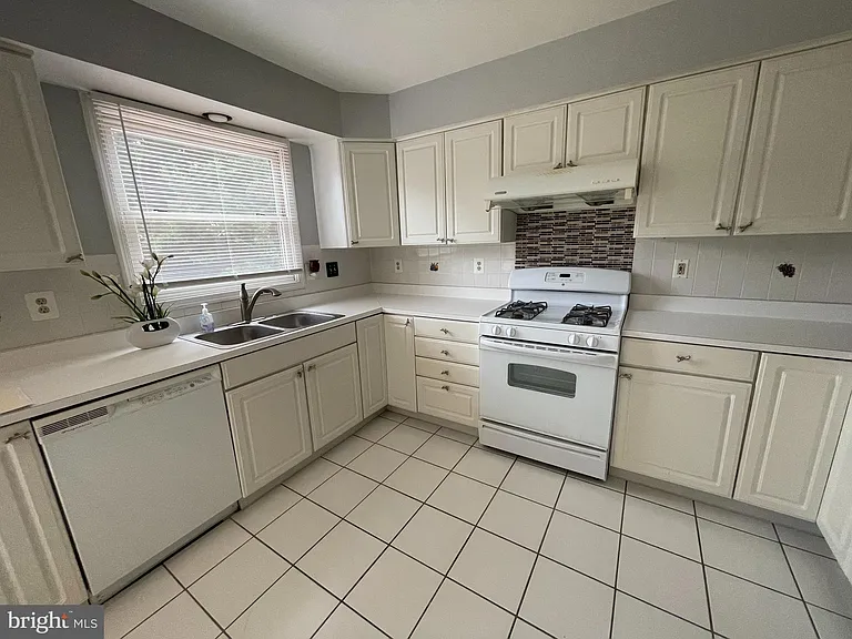 10136 Treble Ct — Photo 7