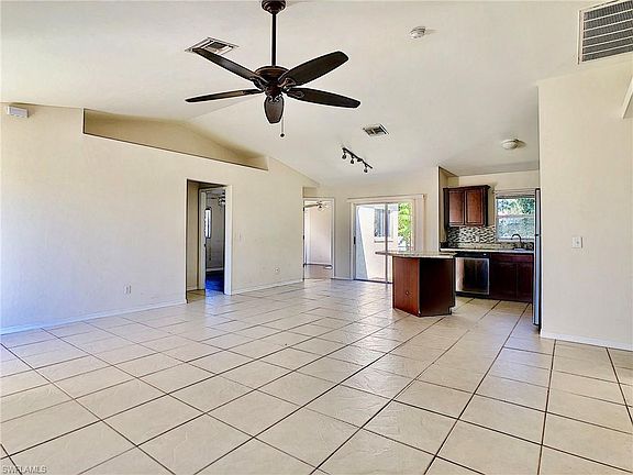 5th image of 3103 SW 15th Pl