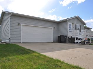 913 Lohstreter Rd NW, Mandan, ND 58554