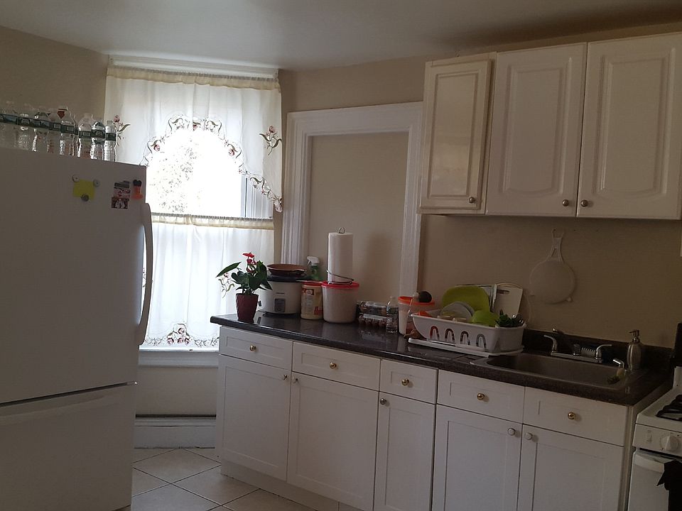 2nd image of 36 Hamilton Avenue # Second Floor