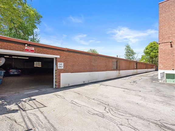 5th image of 10 Ashland St APT 2L