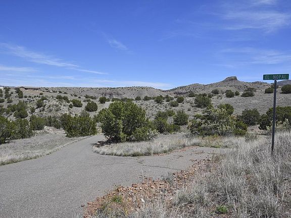 3rd image of 1900 E El Nopal Ln
