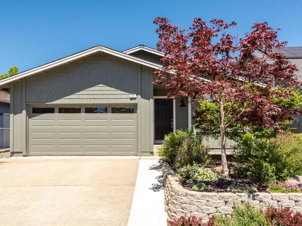 327 Kiva Place, Santa Rosa, CA 95403