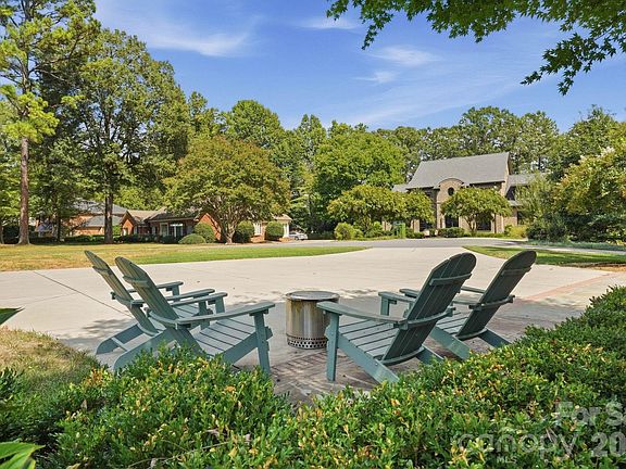 2nd image of 400 Fesbrook Ct