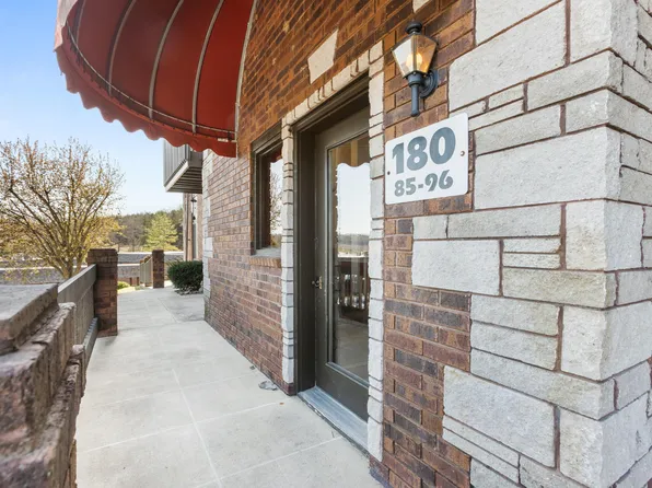 180 Wilshire Drive #85, Hollister, MO 65672