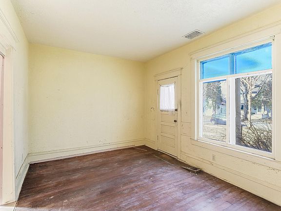 3rd image of 3118 Sheridan Ave N