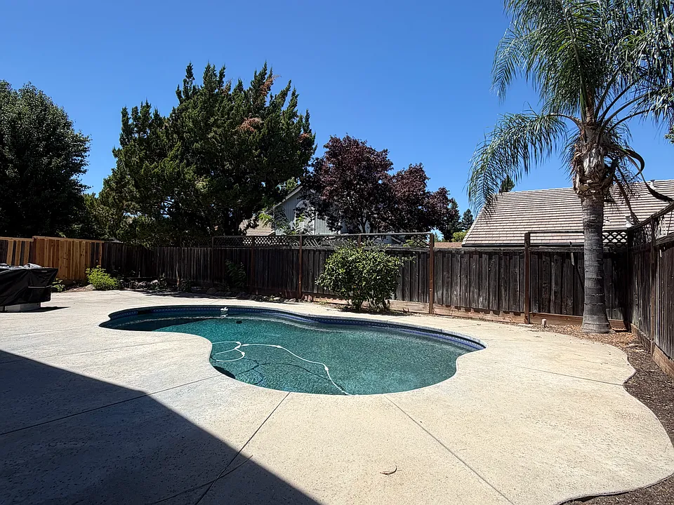112 Garrett Dr