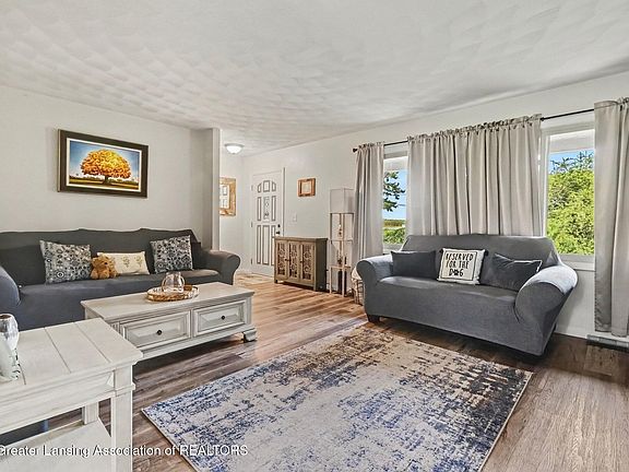 3rd image of 1487 W Parks Rd