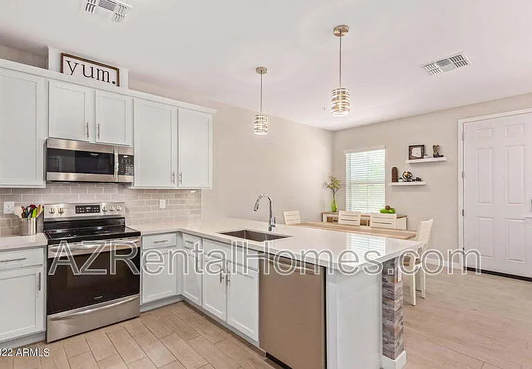 155 N Lakeview Blvd #136 — Photo 9