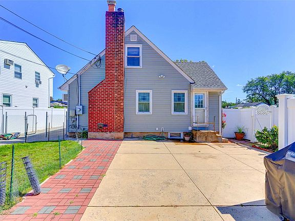 3rd image of 2591 Park St