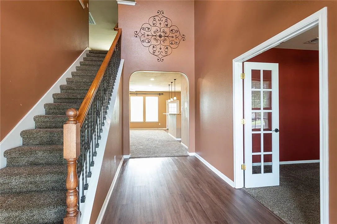 5 bed, 3.0 bath, 2761 sqft, $2,800 — Photo 2