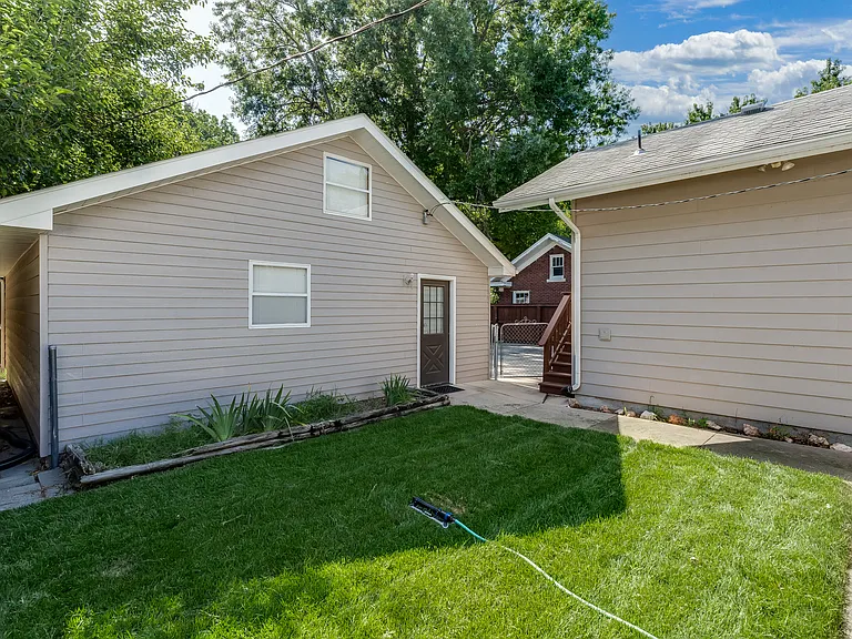 122 S Belmont Ave — Photo 42