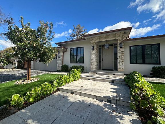 4th image of 110 Lansberry Ct