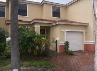 7432 Bristol Cir, Naples, FL 34120