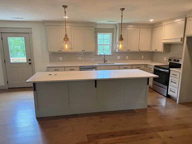 7 Tiverton Ln — Photo 10