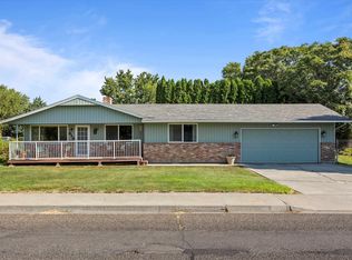 810 W Park Hills Dr, Kennewick, WA 99337