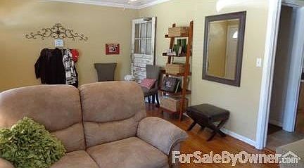 Living Room
						:
						Living Room