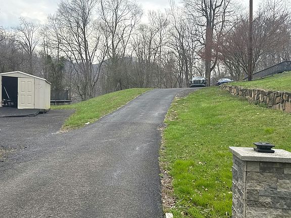 5th image of 1 Evergreen Rd