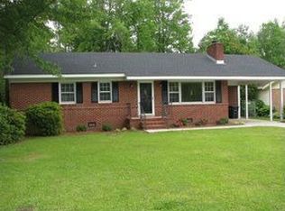 606 S Bickett St, Burgaw, NC 28425