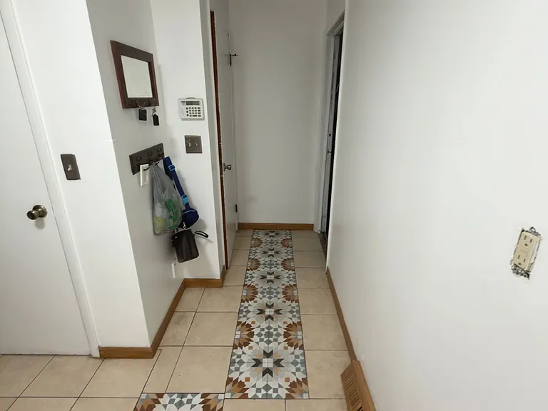 2110 W Woodbury Ln — Photo 4