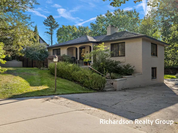 218 Grand Ave, Grand Haven, MI 49417