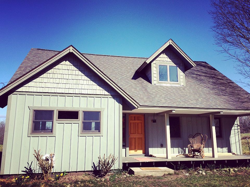 Main entrance, west side 