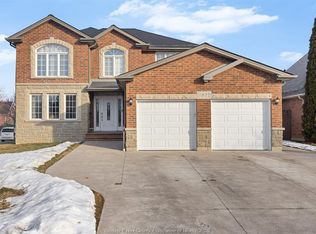 11822 Norbert St, Windsor, ON N8P 1P3