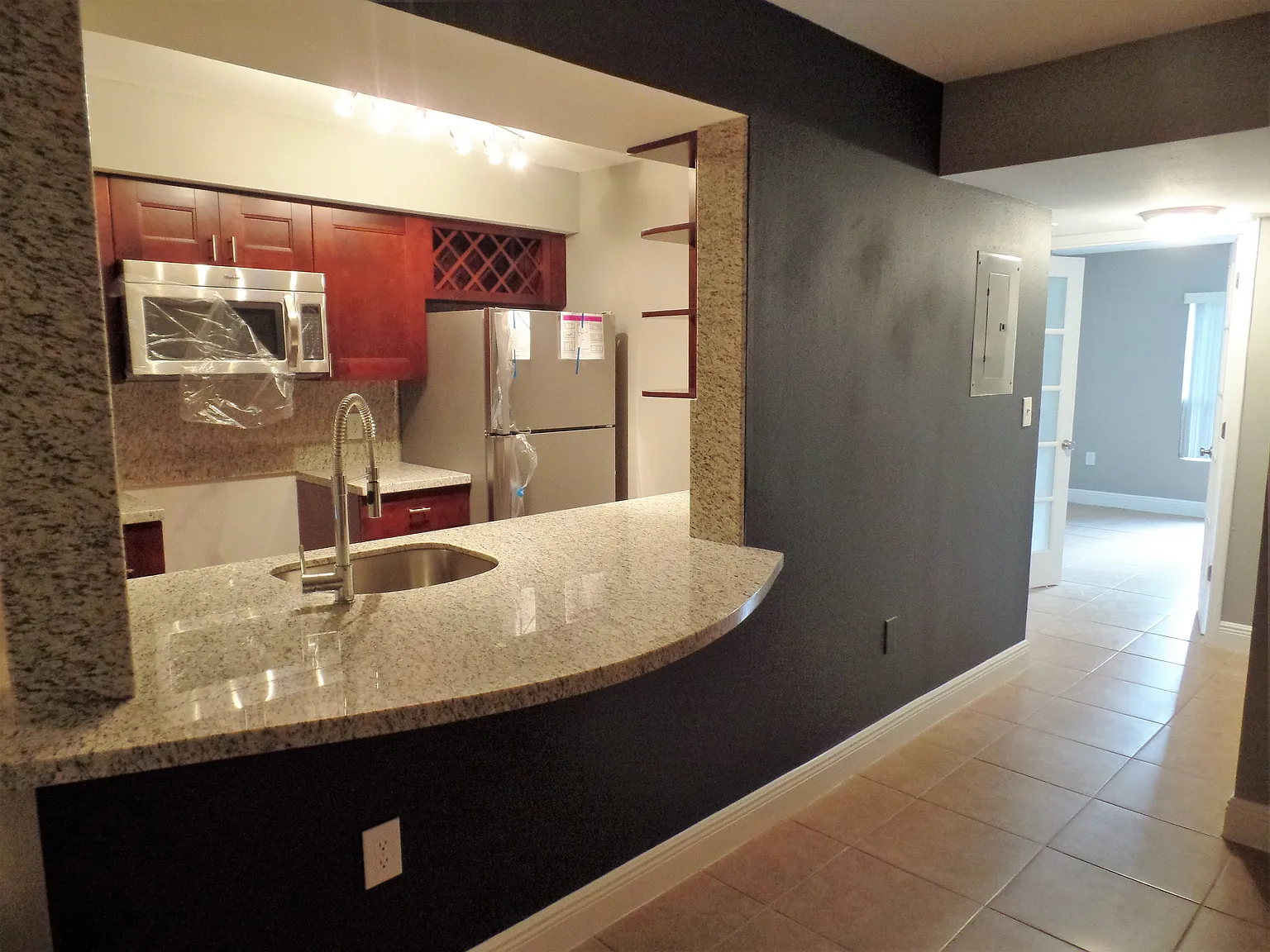1 bed, 860 sqft, $1,895 — Photo 1